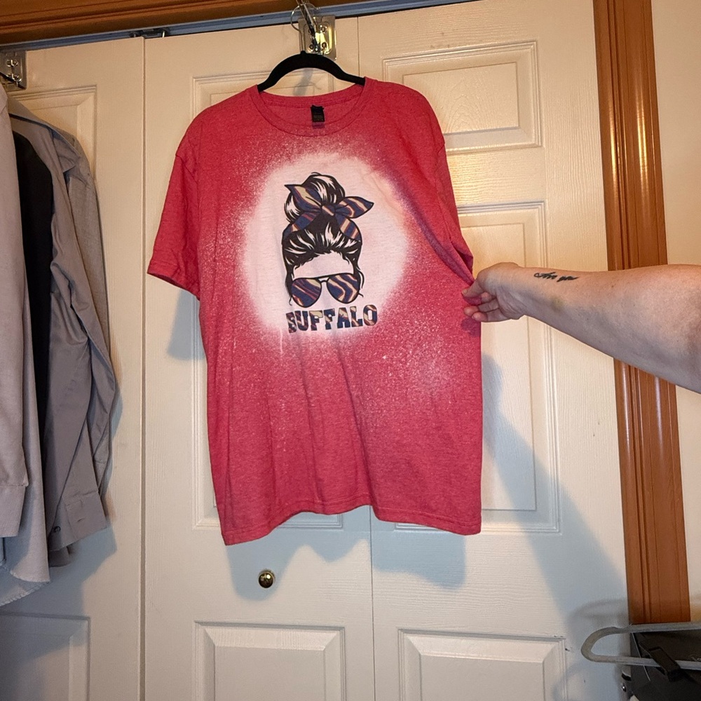*Red Bleached-Out Messy Bun Bills Woman’s T-Shirt - L